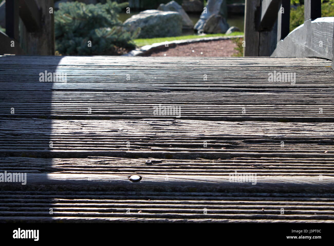 Un pont pour piétons dans le jardin japonais d'Osaka à Jackson Park, Chicago, IL Banque D'Images