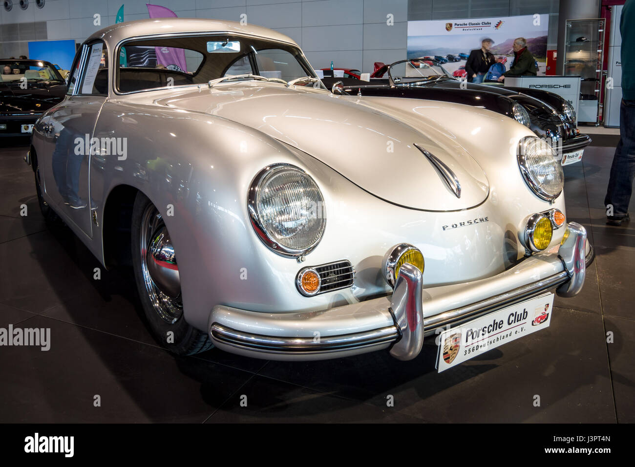 STUTTGART, ALLEMAGNE - Mars 03, 2017 : voiture sport de luxe Porsche 356, 1955. Plus grand d'Europe Exposition de voitures classiques 'RETRO' classiques Banque D'Images