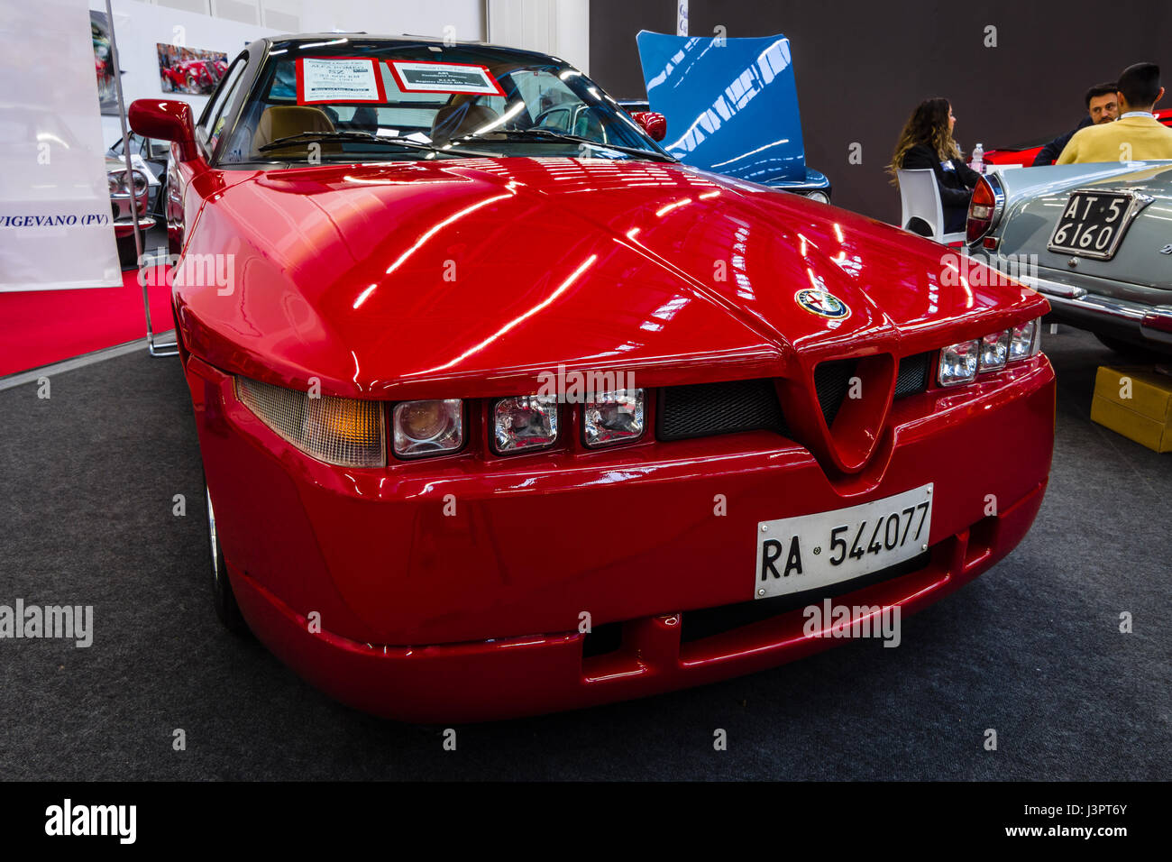 STUTTGART, ALLEMAGNE - Mars 03, 2017 : voiture de sport Alfa Romeo SZ (Sprint Zagato), 1991. Plus grand d'Europe Exposition de voitures classiques 'RETRO' classiques Banque D'Images