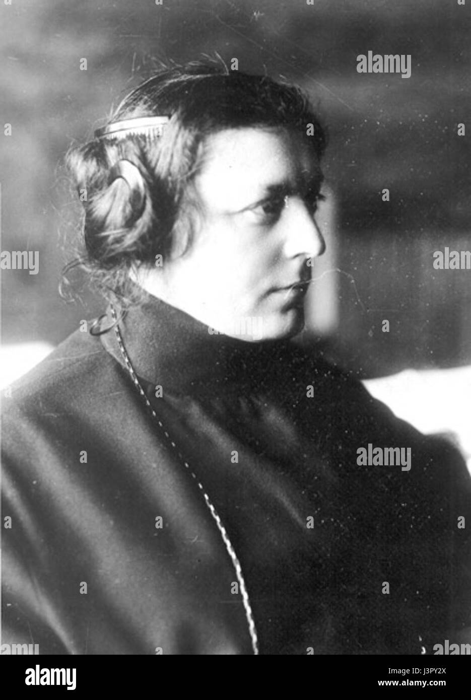 Kameneva fait référence à une figure historique importante, peut-être un individu russe. Plus de détails révéleraient si cette personne était impliquée dans la politique, la culture ou un autre domaine, contribuant à leur importance dans le contexte historique plus large. Banque D'Images