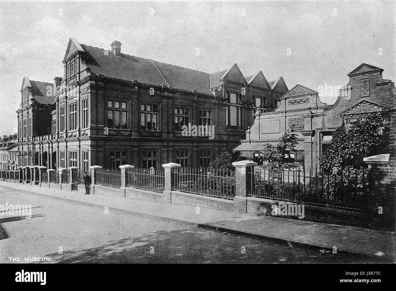 Le Ipswich New Museum, créé en 1881, est une institution culturelle importante, présentant des expositions liées à l'histoire régionale, l'art et les sciences naturelles à Ipswich, en Angleterre. Banque D'Images