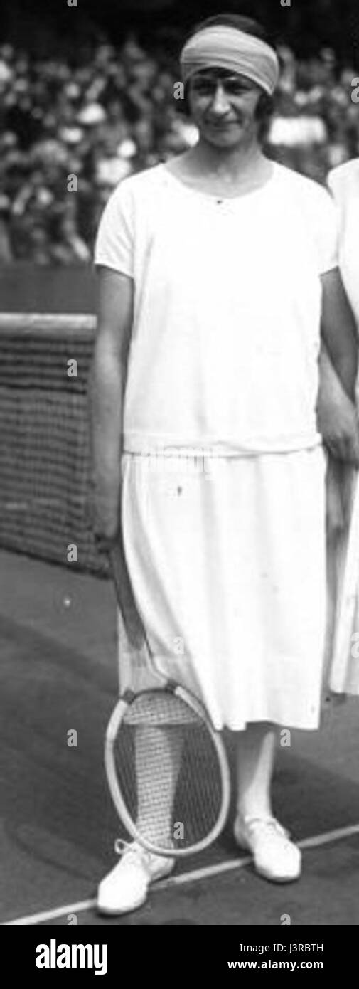 Kathleen McKane était une figure influente dans les années 1920, connue pour ses contributions au sport, peut-être au tennis. Elle faisait partie d'une génération d'athlètes qui ont contribué à façonner les sports de compétition du début du XXe siècle. Banque D'Images
