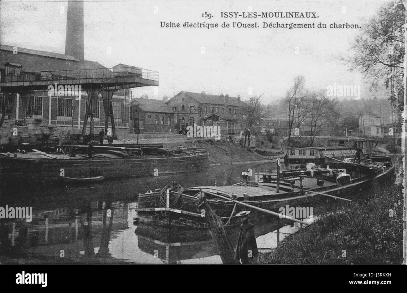 Issy-les-Moulineaux, près de Paris, abritait l'usine électrique de l'Ouest, une importante installation de déchargement de charbon. Le processus de déchargement du charbon ici a joué un rôle crucial dans les activités industrielles de regionâ€™ au XIXe siècle. Banque D'Images