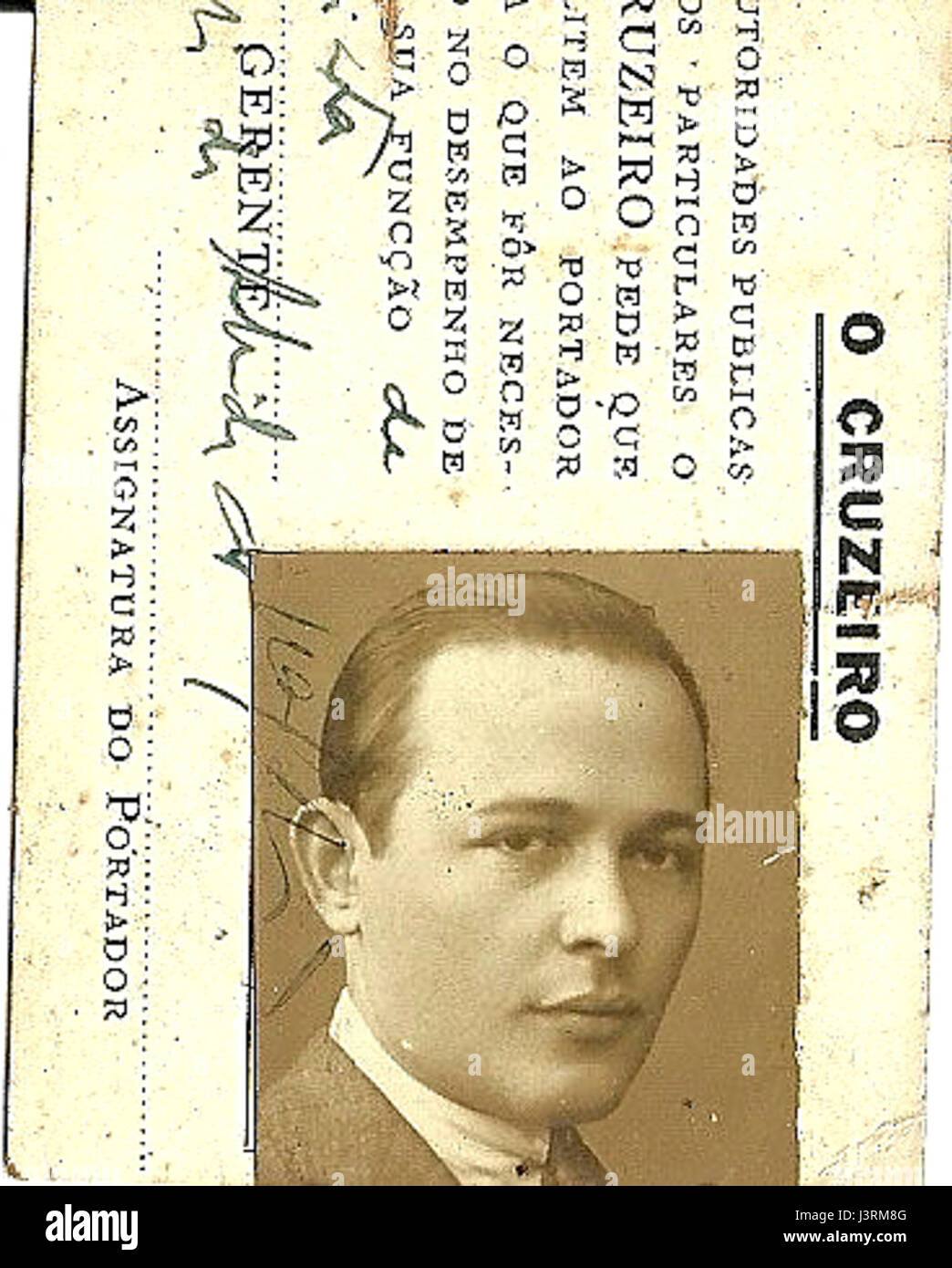 Julien Mandel est connu pour ses contributions à la photographie, capturant des moments qui mettent en valeur la profondeur des émotions humaines et de la vie quotidienne. Son travail met souvent en évidence à la fois la simplicité et la complexité des expériences quotidiennes. Banque D'Images