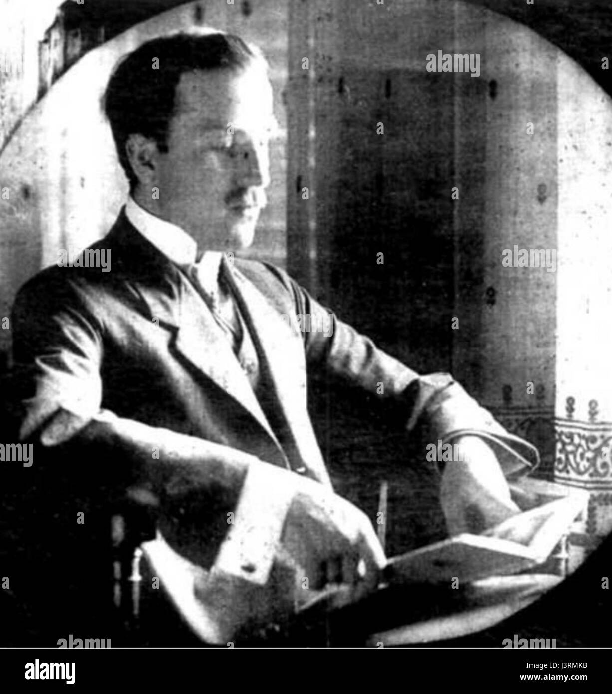 J. Czochralski, un scientifique polonais, est surtout connu pour avoir développé le procédé Czochralski, une méthode de croissance de cristaux de haute pureté pour des applications semi-conductrices et optiques. Banque D'Images