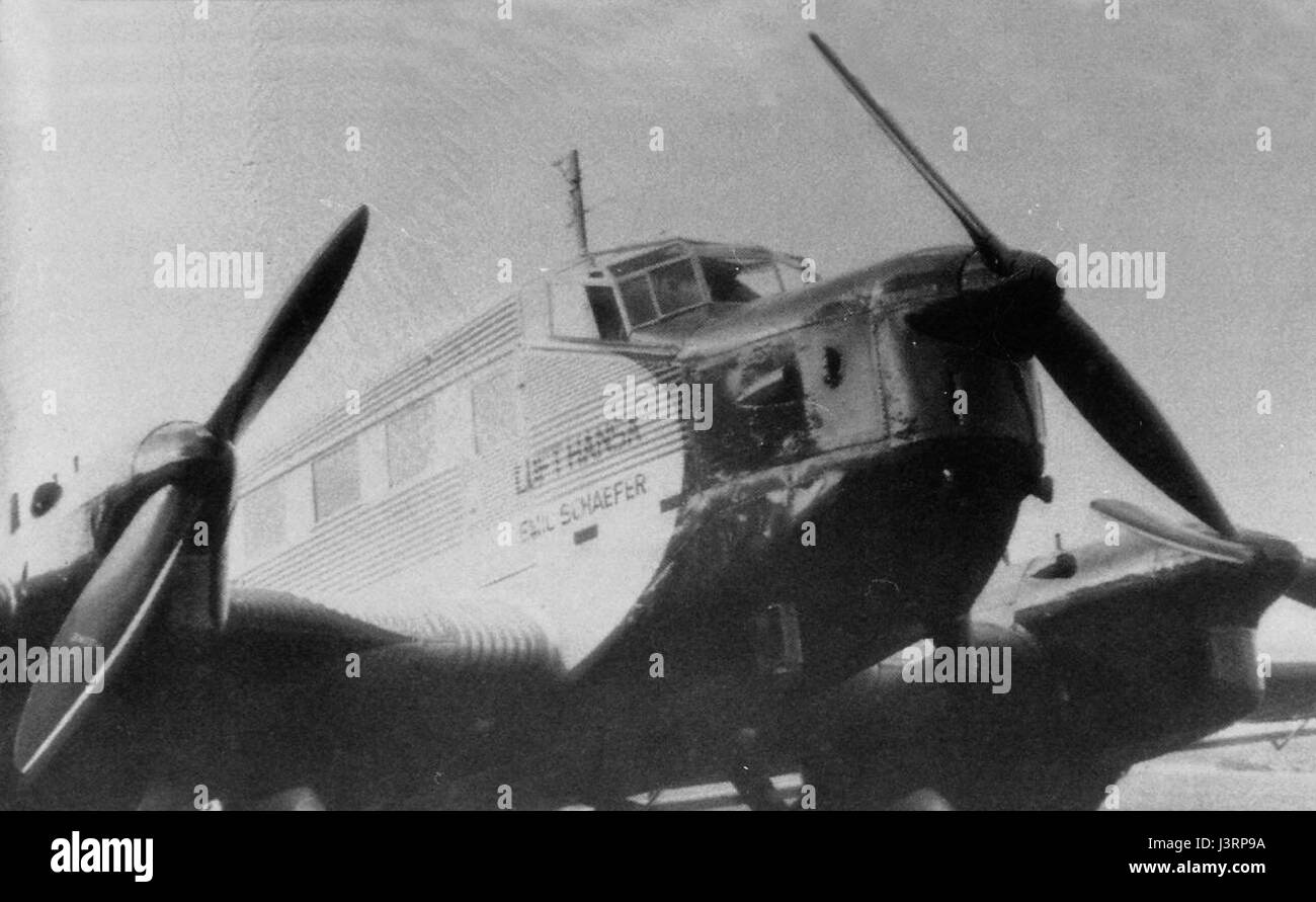 Le Junkers Ju 52, conçu par Emil Schaefer, est un avion allemand connu pour son rôle pendant les années 1930 et la première Guerre mondiale. L'avion a été utilisé pour le transport, les buts militaires et civils, avec sa conception unique en faisant l'un des avions les plus reconnus de son temps. Banque D'Images