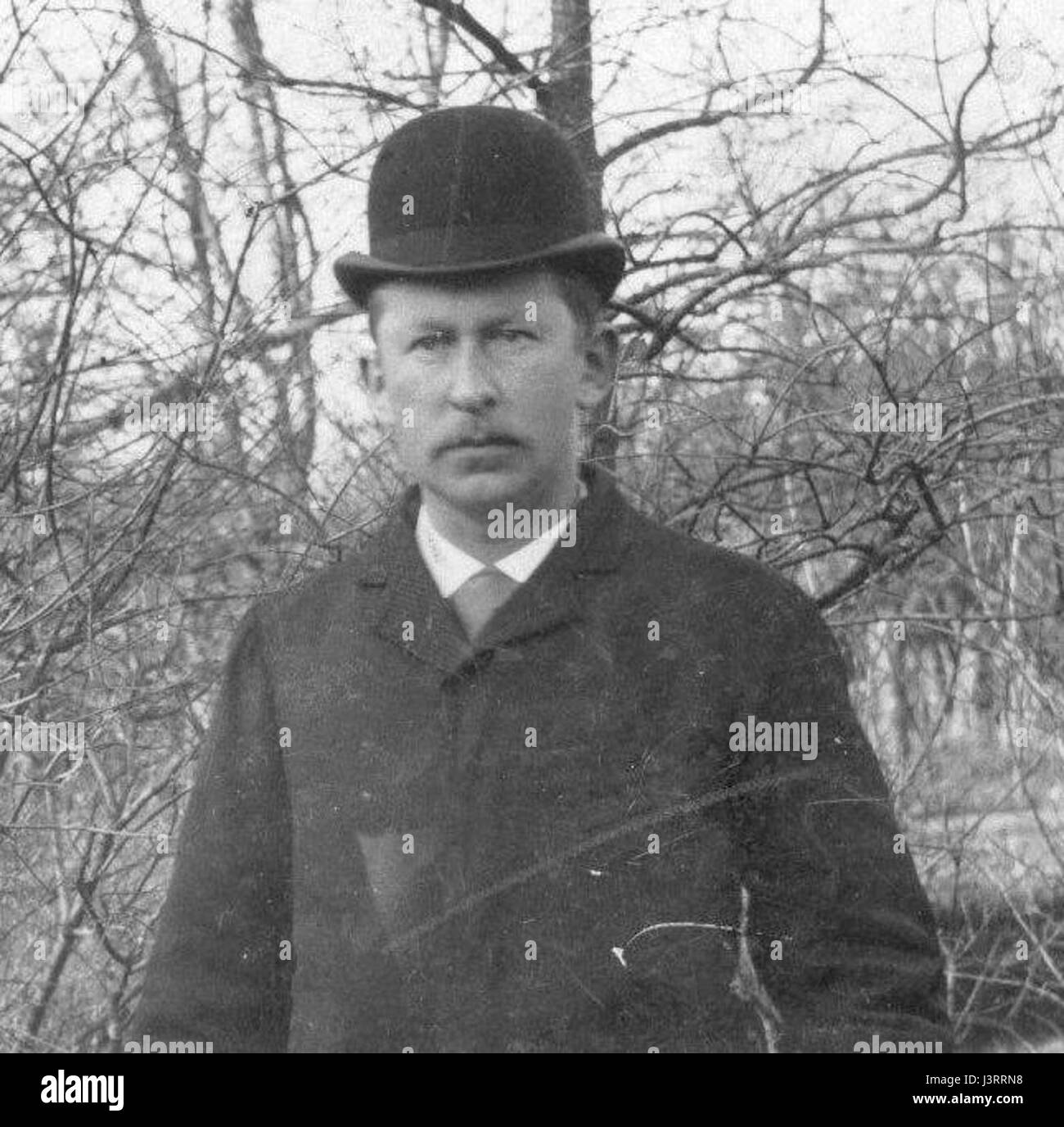 Jan Abraham Rudolph Kymmell était un personnage éminent, actif à la fin du XIXe siècle et au début du XXe siècle. De plus amples détails sur ses réalisations spécifiques ou son expérience seraient utiles pour plus de contexte. Banque D'Images