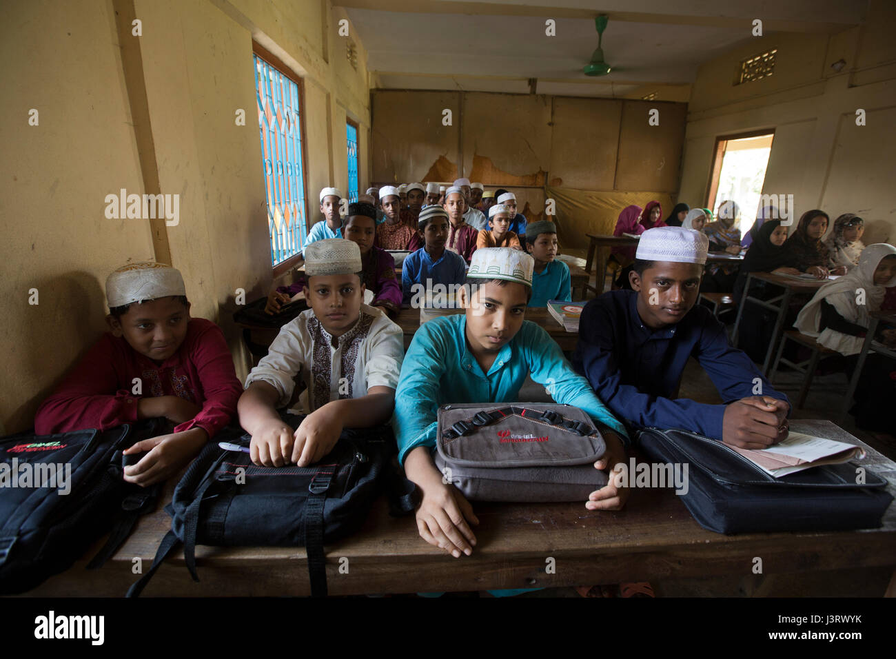 Les élèves participent à la classe madrasah. Moulvibazar, Bangladesh. Banque D'Images
