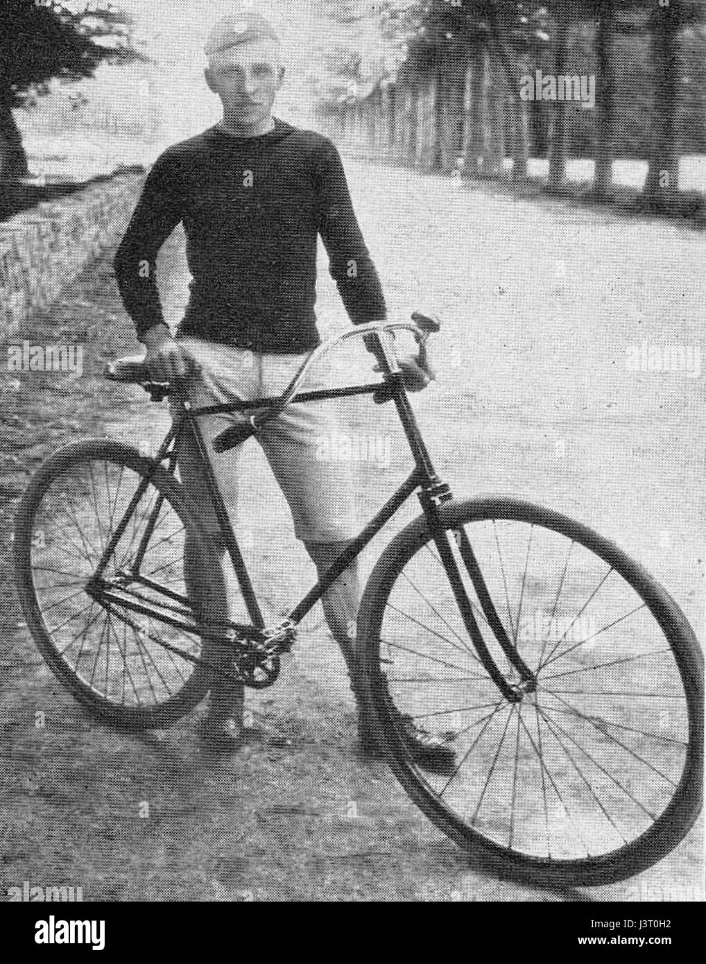 Jaap Eden après sa première victoire, un athlète néerlandais renommé connu pour ses réalisations en patinage de vitesse et en cyclisme. Banque D'Images