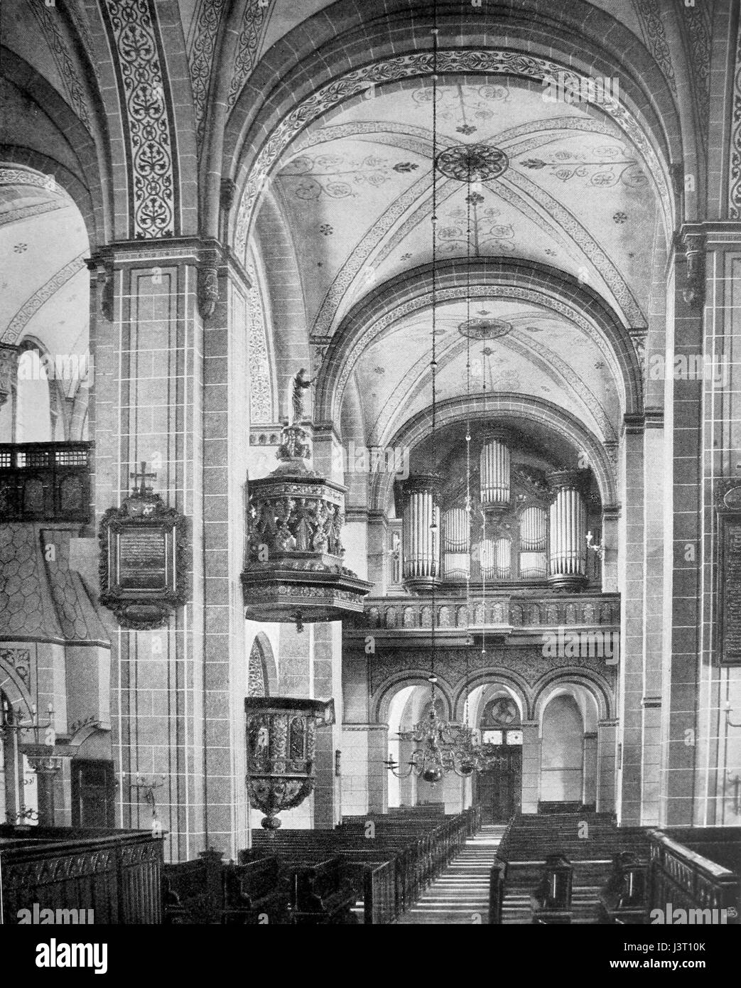 Petrikirche in Soest est est une église historique située en Allemagne. Connue pour son architecture médiévale et son importance religieuse, l'église a été un point de repère important dans la région pendant des siècles. Banque D'Images Petrikirche in Soest est est une église historique située en Allemagne. Connue pour son architecture médiévale et son importance religieuse, l'église a été un point de repère important dans la région pendant des siècles. Banque D'Images