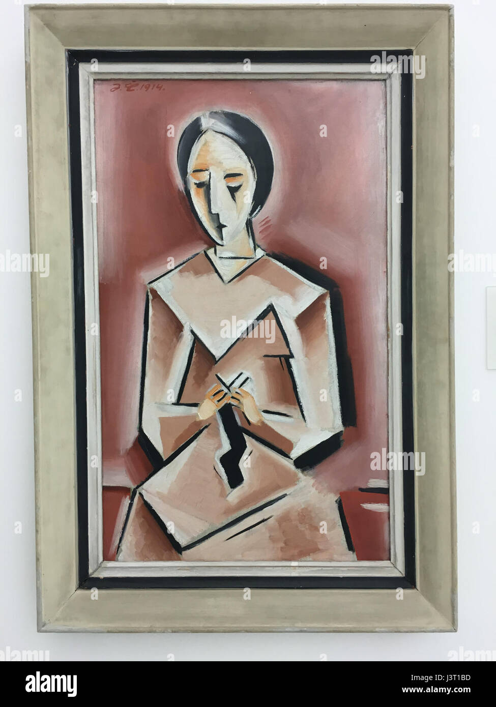 La « Zena pletouci puncochy » de Josef Capek (bas à tricoter pour femme), créée en 1945, représente une femme engagée dans la tâche domestique de tricoter des bas. La pièce a été acquise en 1959 et est un exemple du travail de Capek qui reflète les thèmes ordinaires de la vie quotidienne. Banque D'Images