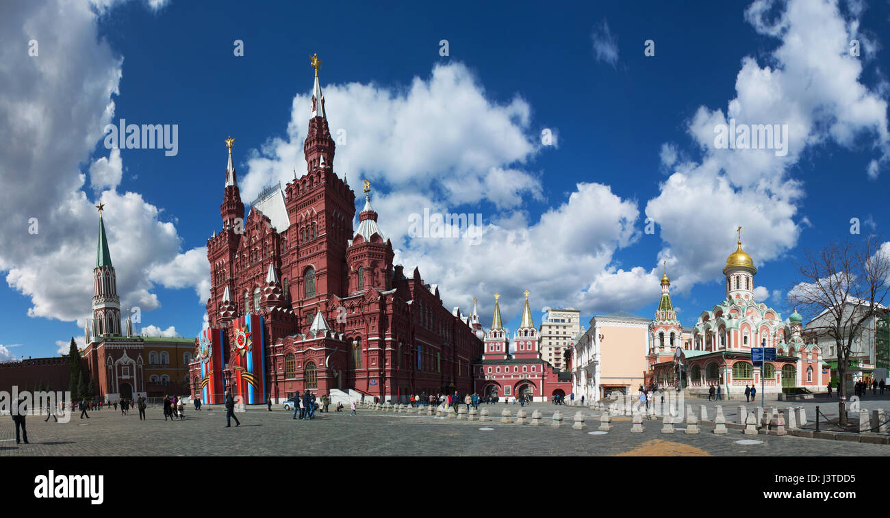 Moscou : Musée Historique de l'État, entre la Place Rouge et Manege Square, Résurrection Gate (Porte ibérique) et la Cathédrale de Kazan, l'Eglise orthodoxe russe Banque D'Images