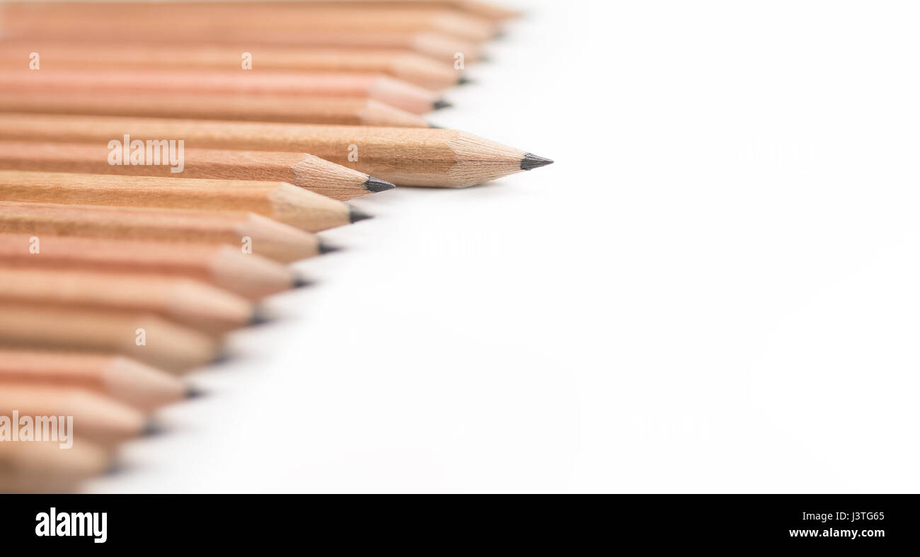 Crayons avec copie espace isolé sur fond whtie,cadre éducation concept. Banque D'Images