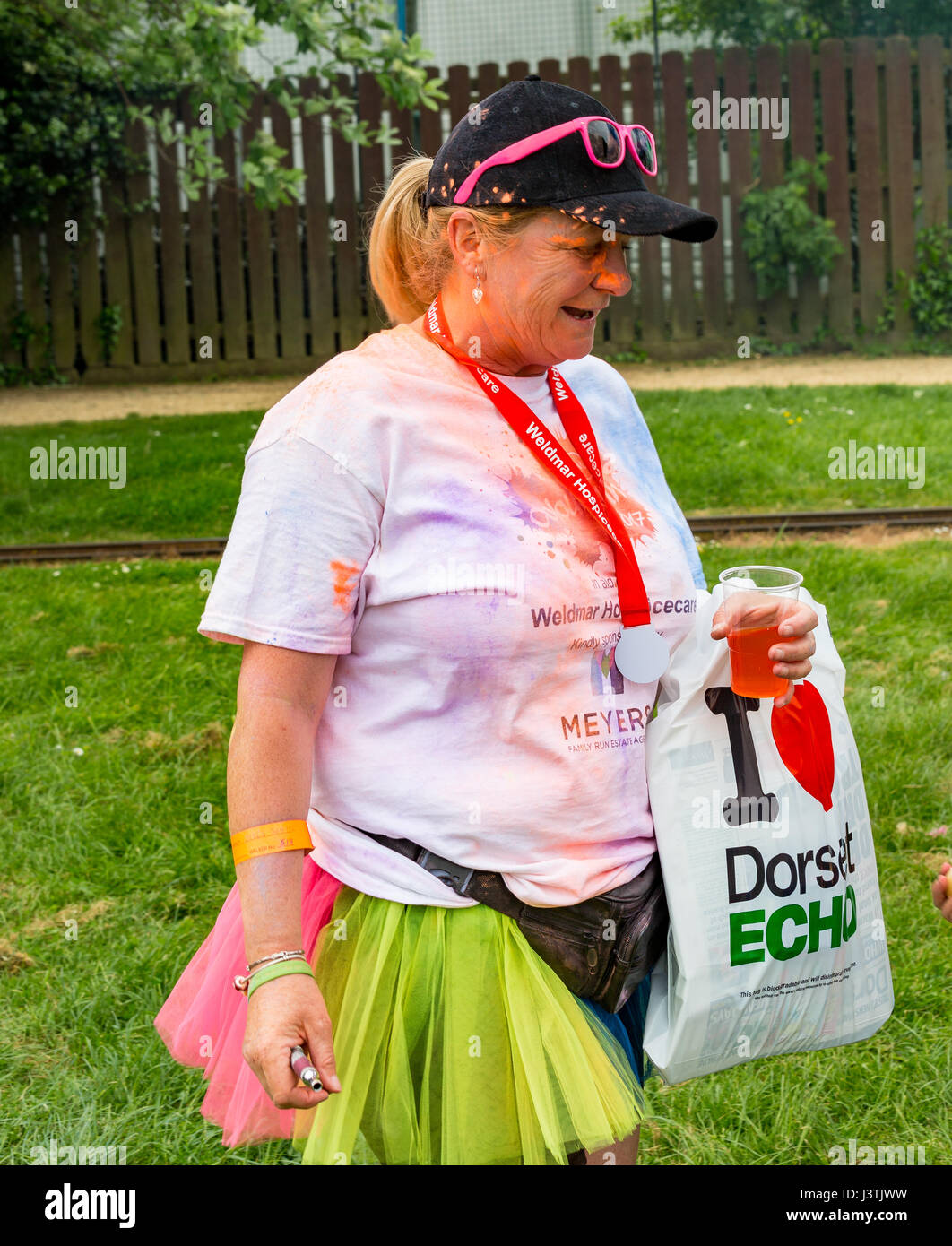 Weymouth, Dorset, UK. 6 mai, 2017. L'Weldmar Color Run a lieu à Weymouth pour lever des fonds pour l'organisme de bienfaisance. Les familles participent à l'événement un Banque D'Images