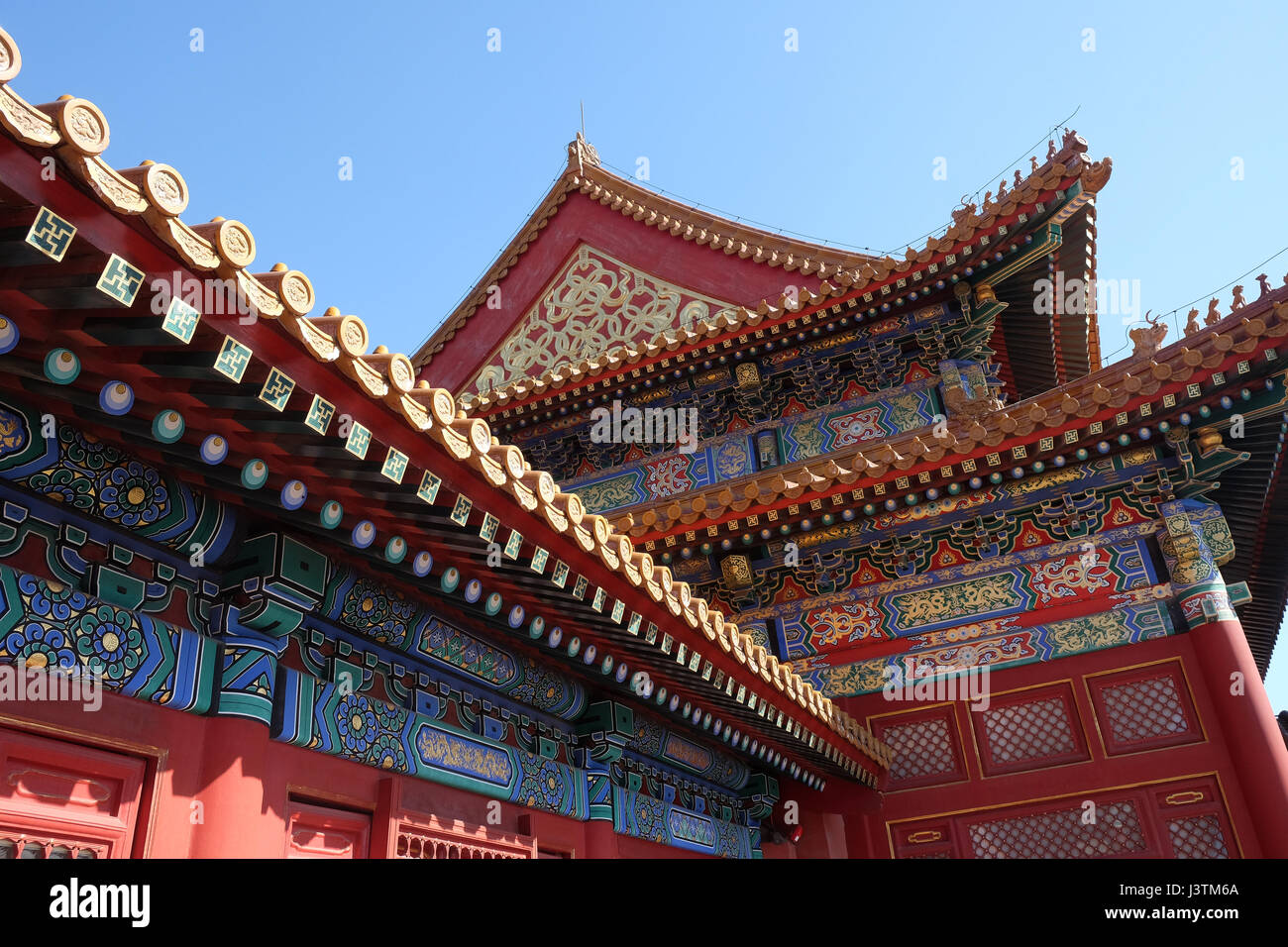 Toit et façade décorée d'un motif chinois. Palace dans la Cité Interdite, Beijing, Chine, le 23 février 2016. Banque D'Images