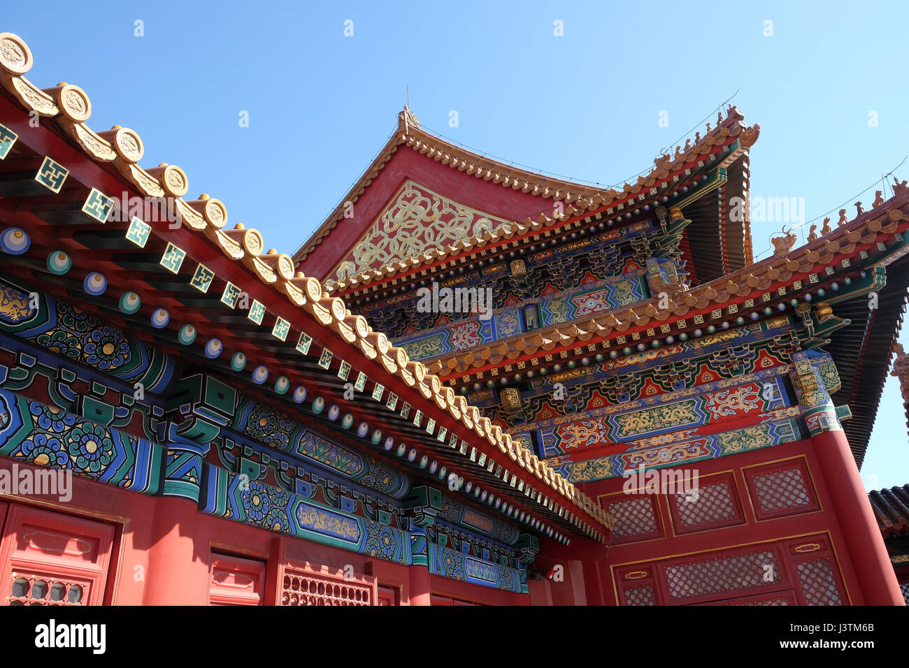 Toit et façade décorée d'un motif chinois. Palace dans la Cité Interdite, Beijing, Chine, le 23 février 2016. Banque D'Images
