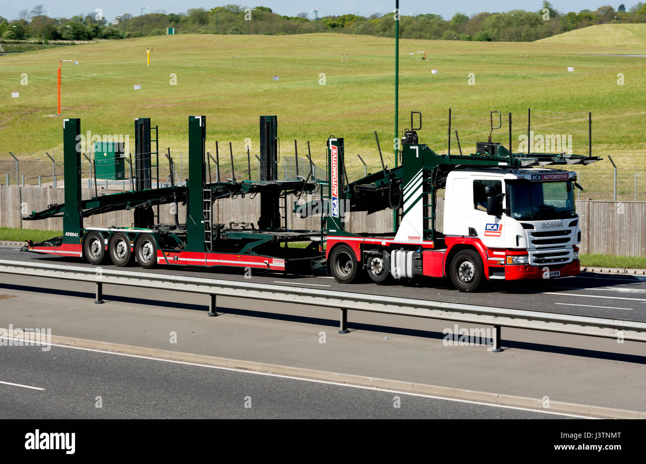 Une voiture automobile BCA vide sur l'A45 Road, West Midlands, England, UK Banque D'Images