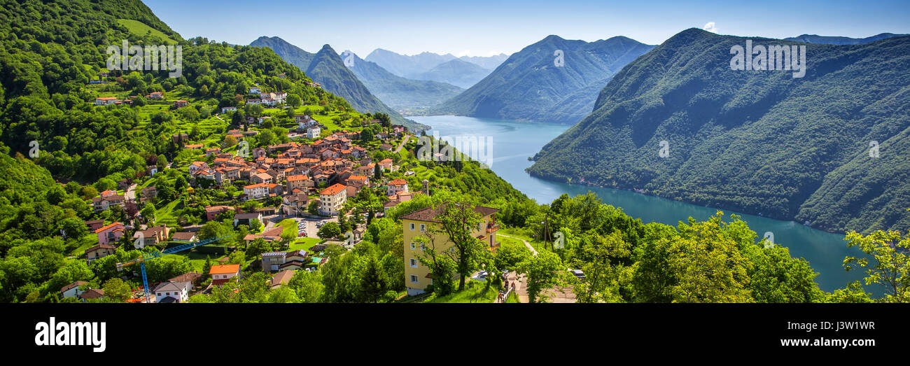 Vue de la ville de Lugano, le lac de Lugano et le Monte San Salvatore de Monte Brè, Tessin, Suisse Banque D'Images