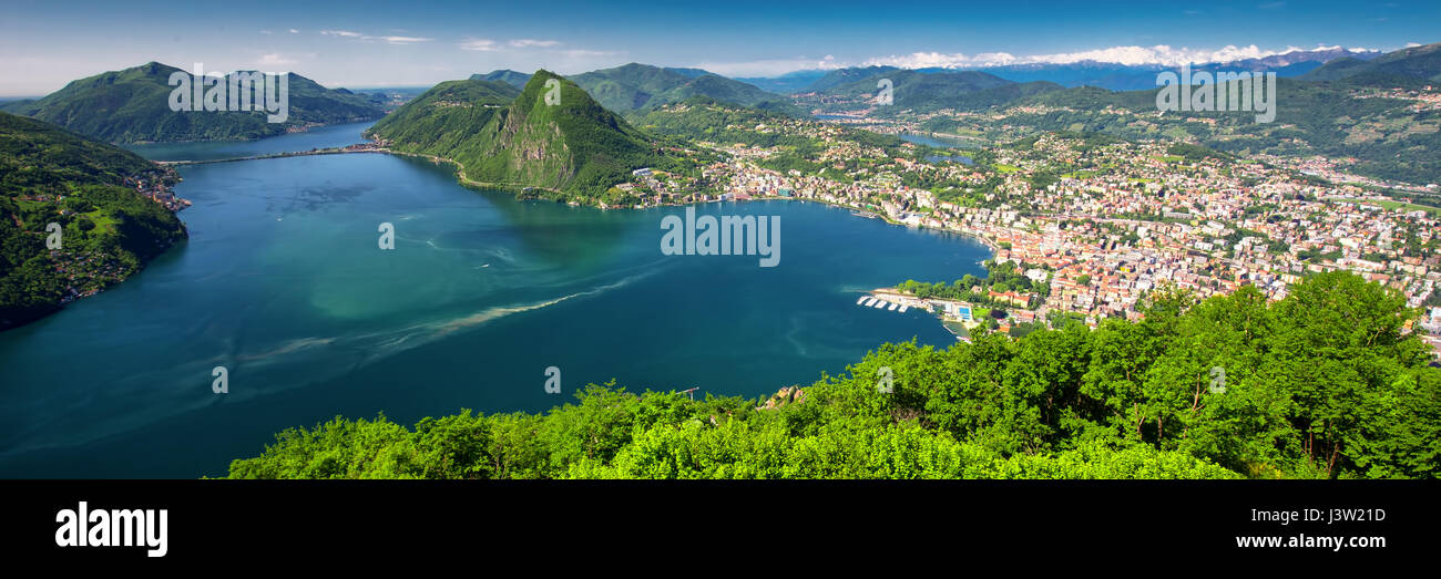 Vue de la ville de Lugano, le lac de Lugano et le Monte San Salvatore de Monte Brè, Tessin, Suisse Banque D'Images