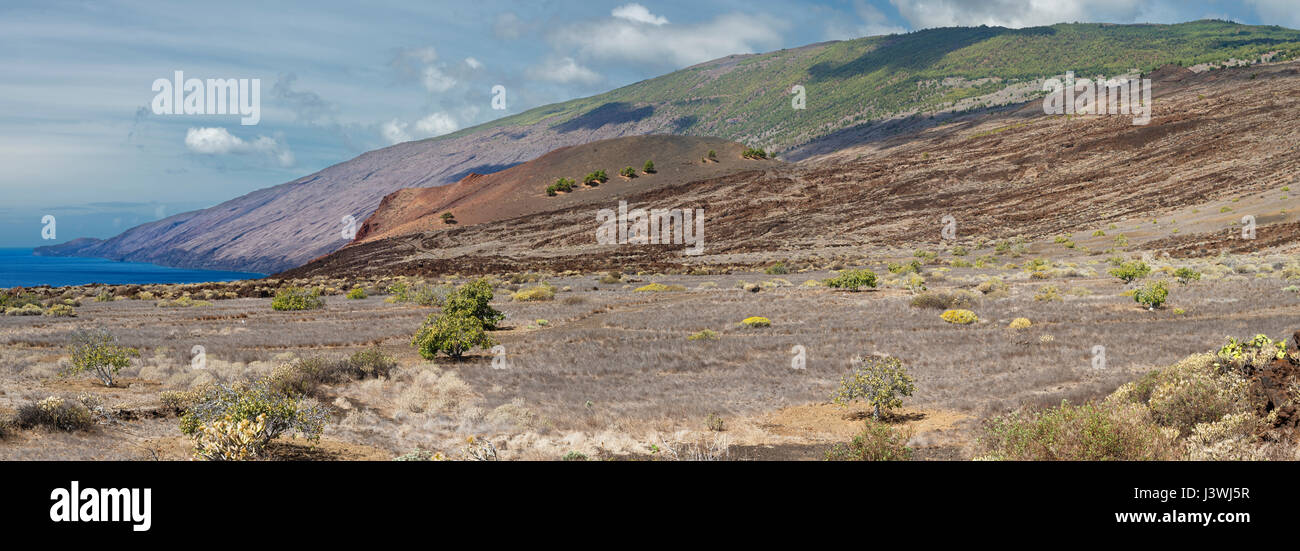 Vue à l'ouest de Tacoron, El Hierro, îles Canaries, vers El Julan, un effondrement géant embayment couvert de jeunes coulées de lave basaltiques Banque D'Images