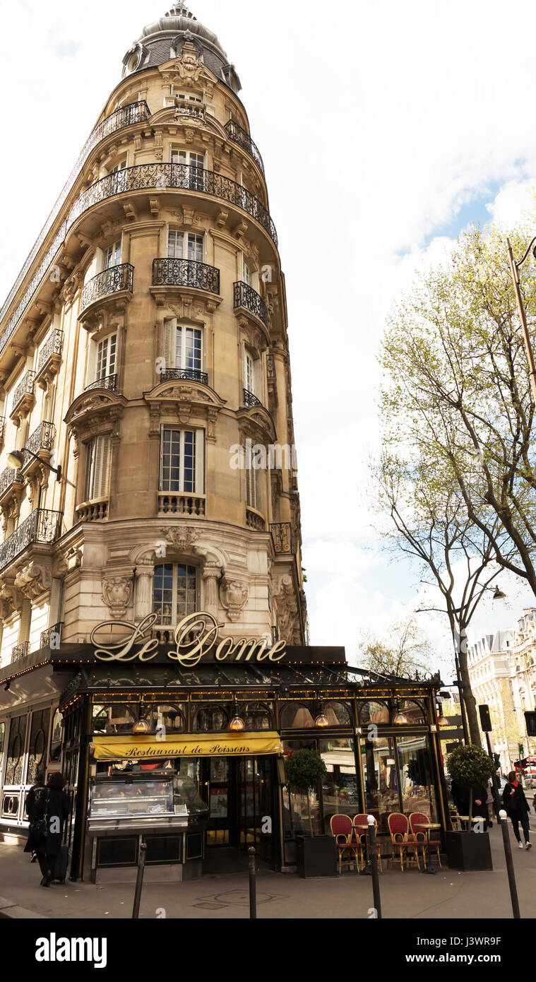 Paris, France-April 02 ,2017 : le célèbre restaurant Le Dome situé sur le boulevard Montparnasse. Banque D'Images