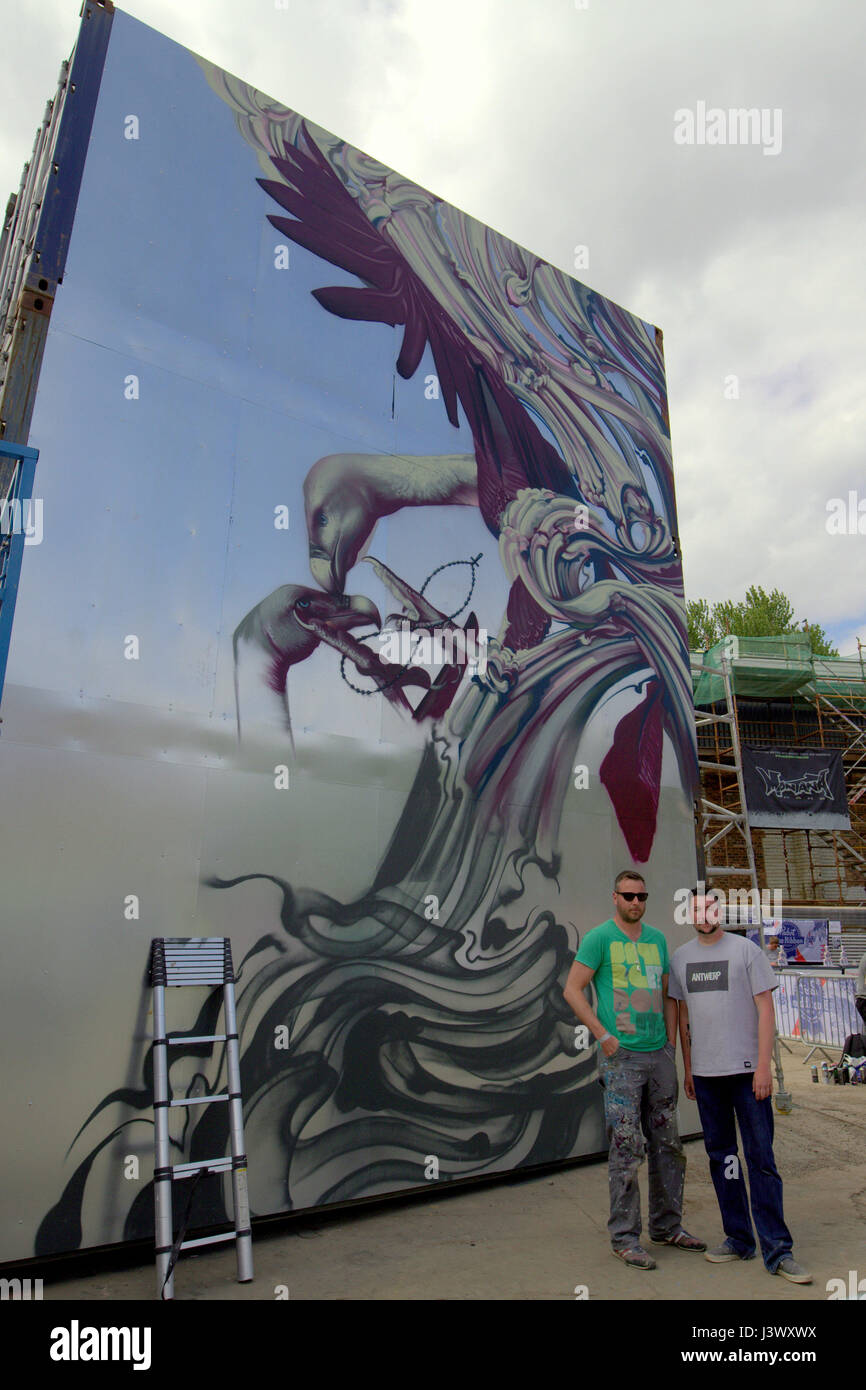 Glasgow, Ecosse, le 7 mai, 2017 Festival 'Yard Works' est une célébration internationale du Graffiti, Street Art et Design, qui va se propager dans le SWG3 complexe avec un accent sur la nouvelle Cour Galvanizers. Mettre en valeur les compétences de 25 des meilleurs artistes graffiti & Street de toute l'Europe et plus de 50 des meilleurs artistes écossais de porter cette aire en béton à la vie ! © Gérard Ferry/Alamy Live News Banque D'Images