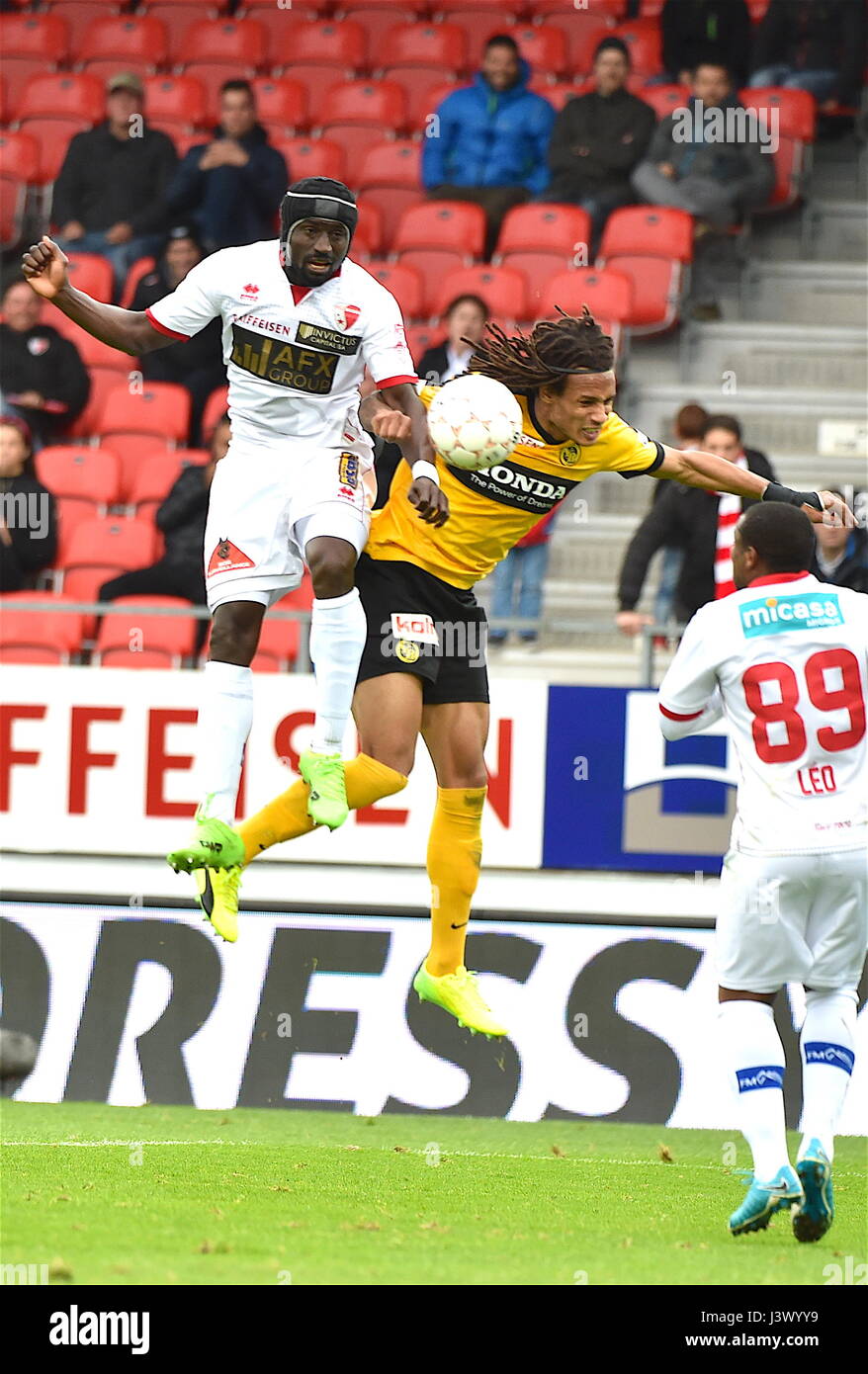 Sion, 07.05.2017, Football, FC Sion - FC jeunes garçons, Jagne Pa Modou (FC Sion 17) le duel avec Kevin Mbabu (YB 43) Photo : Cronos/Frédéric Dubuis Banque D'Images