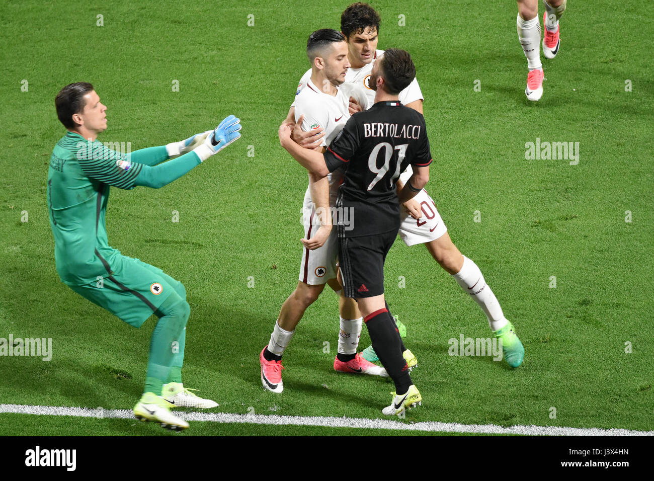 Milan, Italie. 7 mai, 2017. Serie A italienne match de football AC Milan vs AS Roma, au stade San Siro, à Milan. Résultat final 1 - 4. Credit : Federico Rostagno/Alamy Live News Banque D'Images