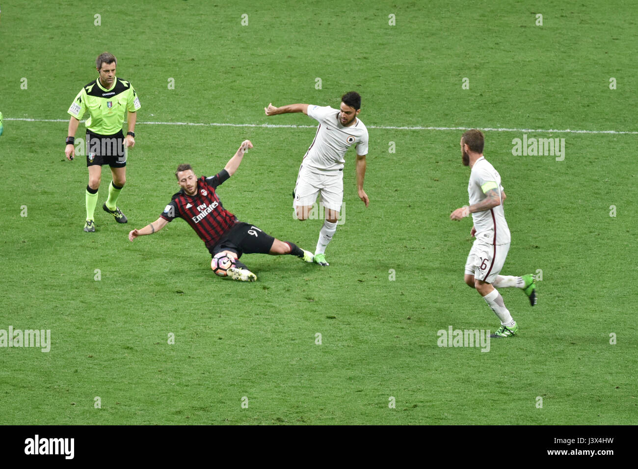 Milan, Italie. 7 mai, 2017. Serie A italienne match de football AC Milan vs AS Roma, au stade San Siro, à Milan. Résultat final 1 - 4. Credit : Federico Rostagno/Alamy Live News Banque D'Images