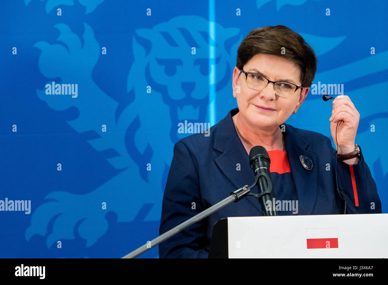 Tallinn, Estonie, 8 mai 2017. Premier Ministre de la Pologne Beata Szydlo adresses les médias après qu'elle a rencontré le Premier Ministre d'Estonie Juri Ratas, Premier Ministre de Lettonie Maris Kucinskis et Premier Ministre de Lituanie Saulius Skvernelis à Tallinn. Les thèmes de la réunion ont été la sécurité régionale, la communauté de l'énergie, transports en commun et l'avenir de l'Union européenne. Crédit : Nicolas Bouvy/Alamy Live News Banque D'Images