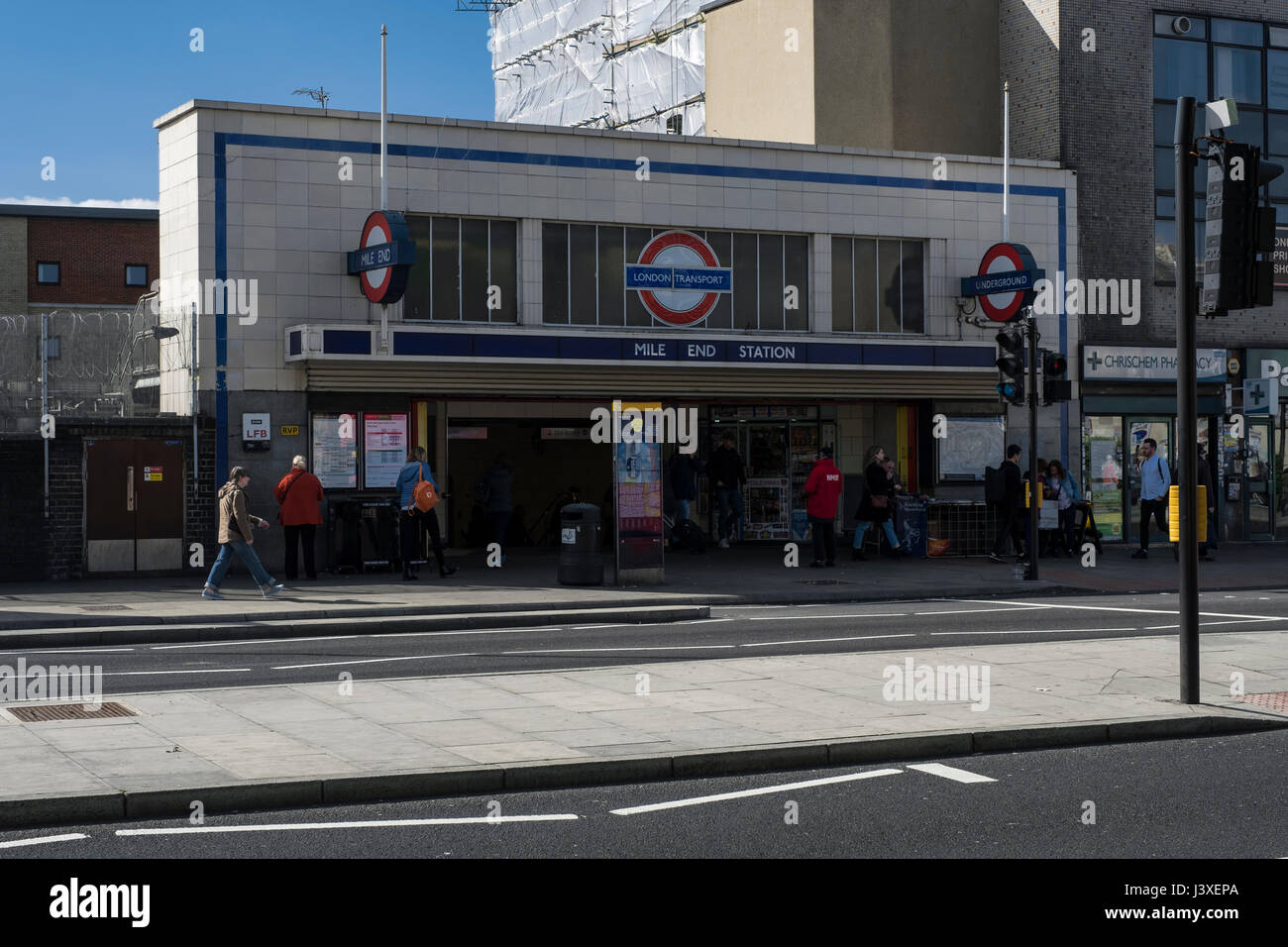 Mile end tube station Banque de photographies et d'images à haute  résolution - Alamy