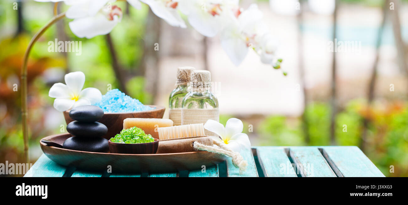 Spa Et Massage De Bien Etre Nature Morte A La Bougie Une Serviette Et Des Pierres Terrasse Exterieure D Arriere Plan Copier L Espace Photo Stock Alamy Spa Et Massage De Bien Etre Nature Morte A La Bougie Une Serviette Et Des Pierres Terrasse Exterieure D Arriere Plan Copier L Espace Photo Stock Alamy
