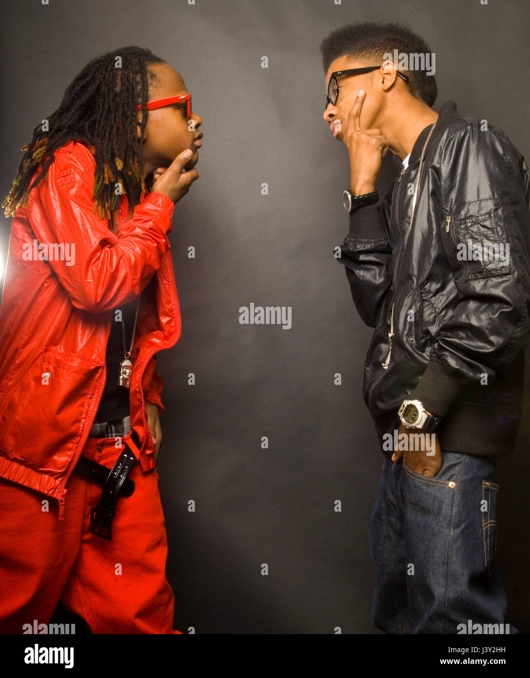 (L-R) Lil Chuckee et Lil Twist de Lil Wayne Young Money Entertainment studio portrait le 29 mars 2009 à Los Angeles. Banque D'Images