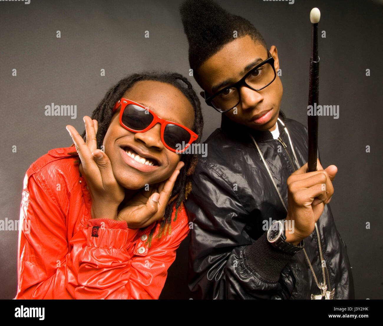 (L-R) Lil Chuckee et Lil Twist de Lil Wayne Young Money Entertainment studio portrait le 29 mars 2009 à Los Angeles. Banque D'Images