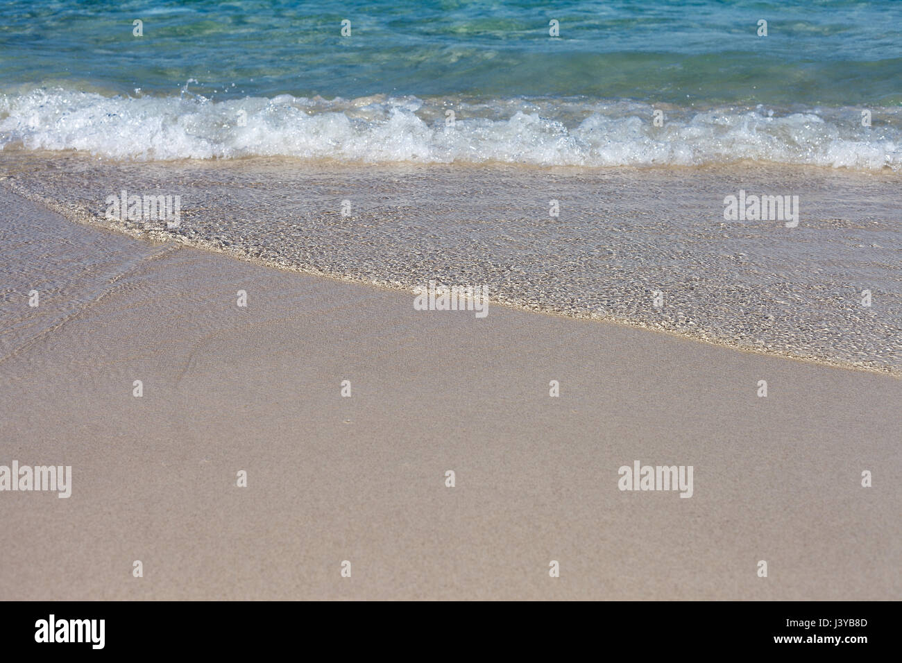 Les vagues de la mer lapin la plage de sable Banque de photographies et ...