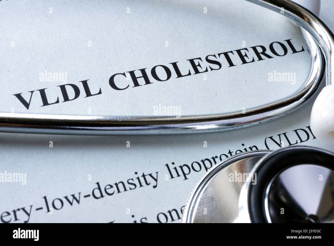 La page de titre avec le cholestérol VLDL et stéthoscope. Banque D'Images