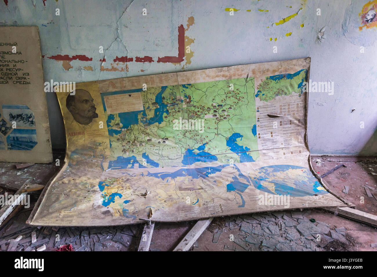 Carte ancienne à l'école secondaire no 3 dans la ville fantôme de Pripyat Tchernobyl autour du phénomène de catastrophe du réacteur nucléaire en Ukraine Banque D'Images