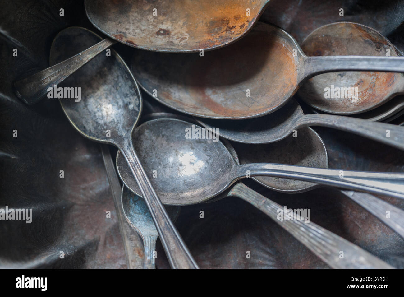 Bol de cuillères renfermé à l'antique shop Banque D'Images