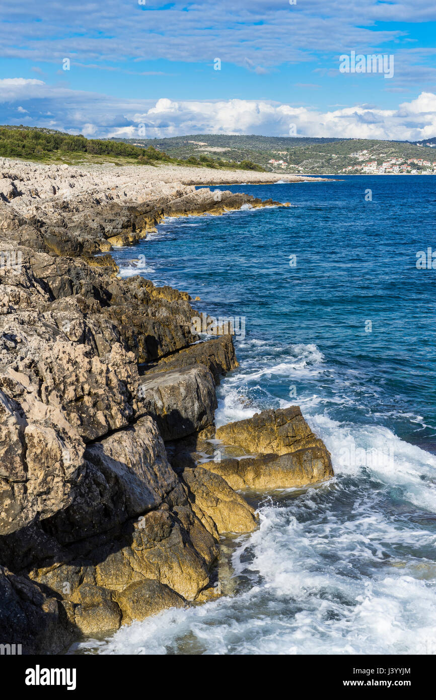 Razanj Croatie Europe. Belle photo de la nature et du paysage à la côte adriatique de la Dalmatie. Nice en plein air libre de droit avec des roches et de l'océan Banque D'Images