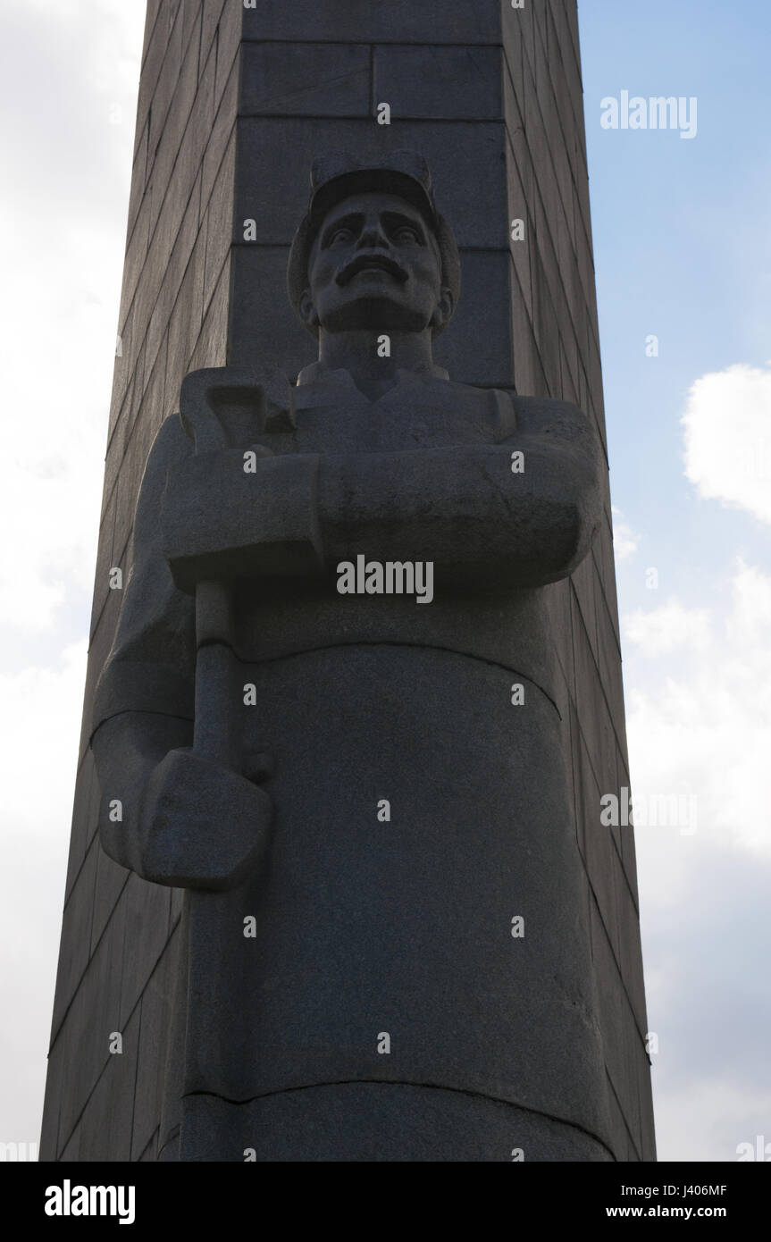 L'une des statues de soldats-défenseurs de Moscou une partie de la Ville Héroïne obélisque de 40 mètres, monument de Lénine et aux hommes et femmes sont mortes au cours de la Seconde Guerre mondiale Banque D'Images