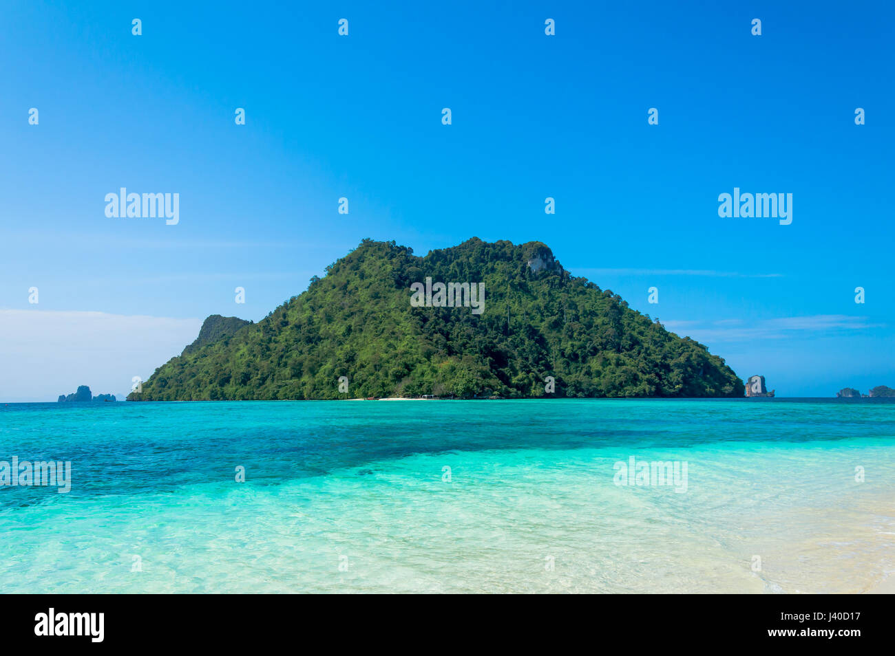 Vue panoramique de l'île tropicale contre le ciel bleu Banque D'Images