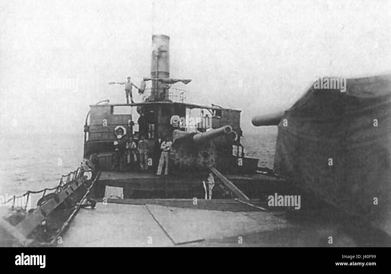 Krasnaya Zvezda, ou étoile rouge, était le journal officiel des forces armées soviétiques. Publié pour la première fois en 1921, il est devenu un outil de propagande clé en Russie soviétique, se concentrant sur les nouvelles militaires, les politiques soviétiques et les réalisations militaires. Banque D'Images