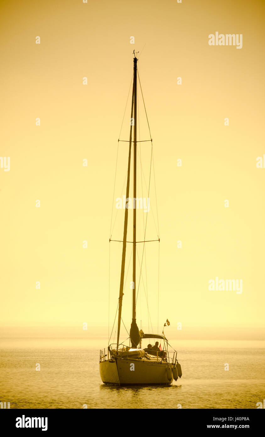 Location de voiles bas entrant Oakville marina sur le lac Ontario Banque D'Images