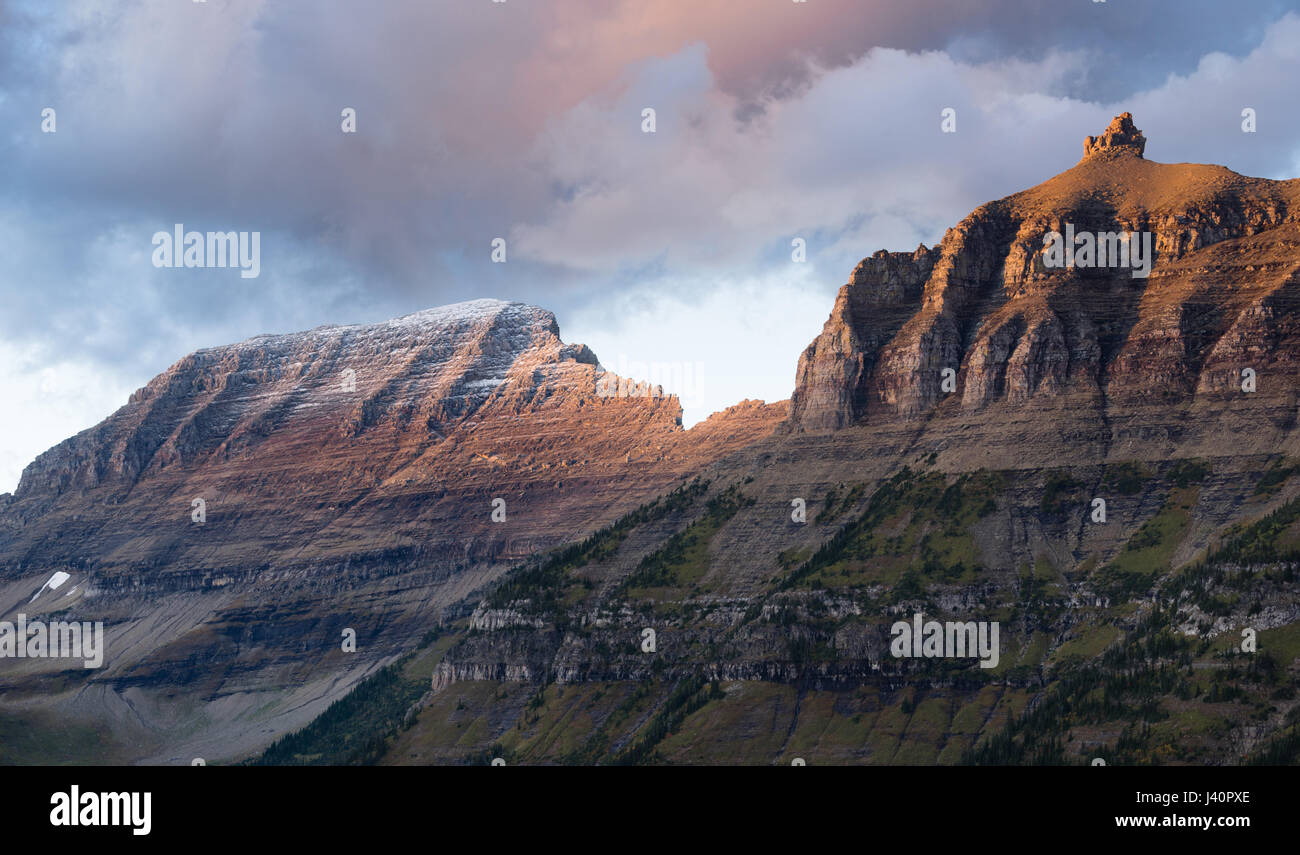 Logan's Pass a certaines conditions météorologiques intenses entre les sommets dans le parc national des Glaciers Banque D'Images