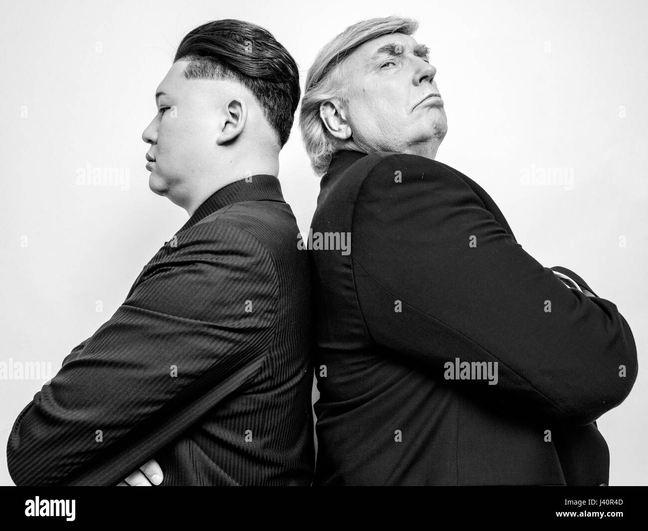 Le président Donald Trump et sosie dirigeant suprême de la Corée du Nord Kim Jong-Un shoot portrait sosie. Une histoire d'amour improbable de deux dictateurs. Banque D'Images