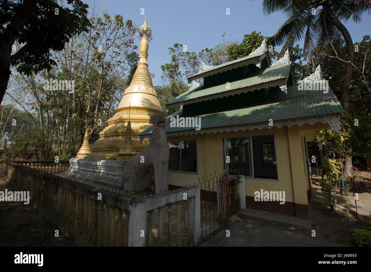 Adinath temple au sommet du monticule Mainak à Moheshkhali Island. Cox's Bazar (Bangladesh). Banque D'Images