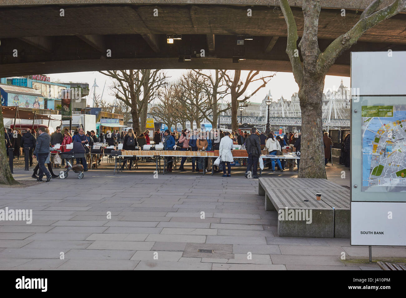 Southbank Centre du marché du livre, Waterloo Bridge, South Bank, Londres, Angleterre Banque D'Images