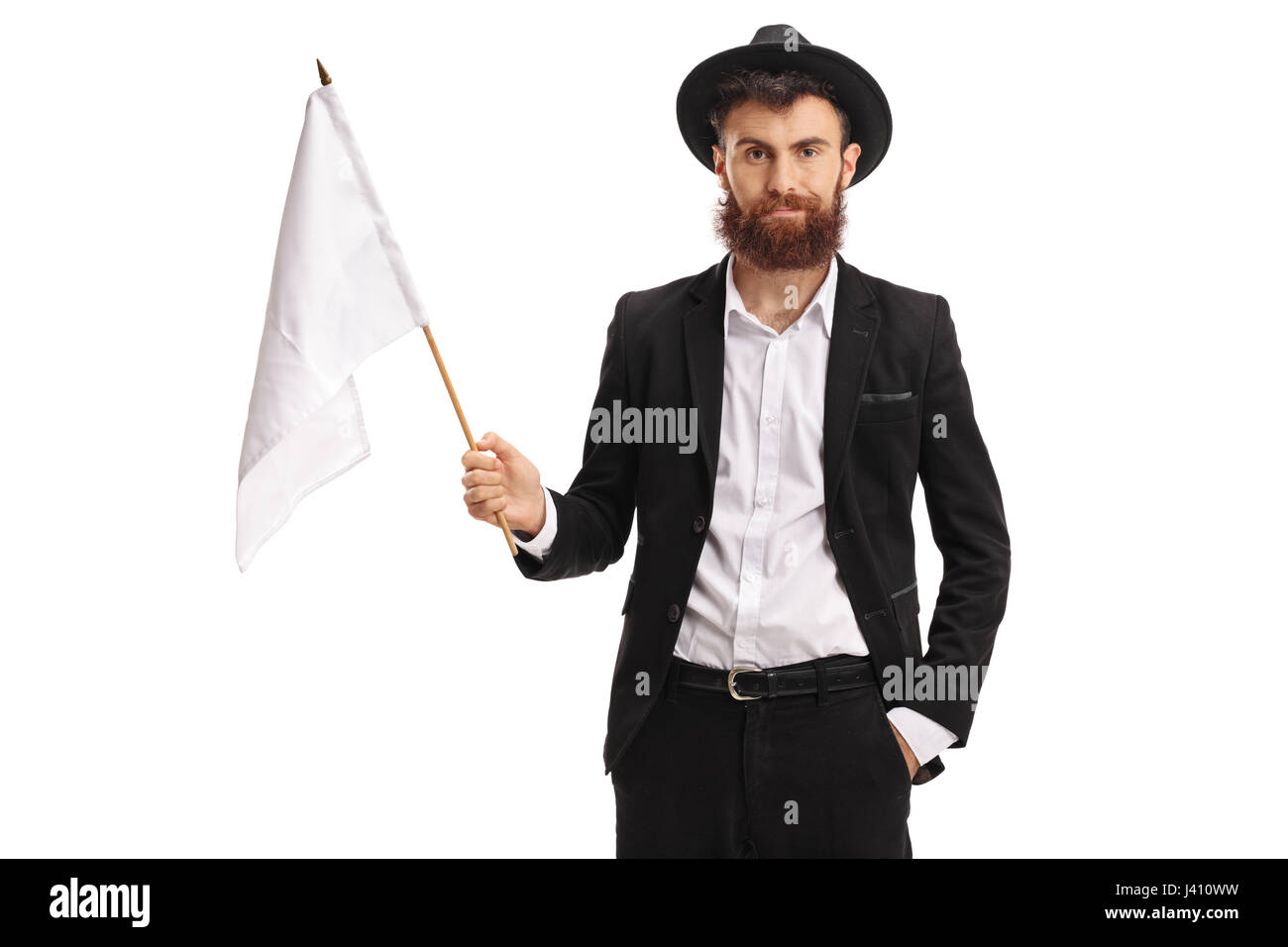Homme barbu avec un drapeau blanc regardant la caméra isolé sur fond blanc Banque D'Images