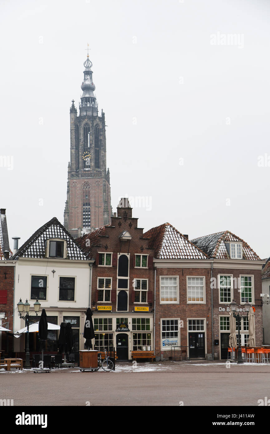 L'Hof place publique à Amersfoort, aux Pays-Bas. La place du marché se trouve au centre de la ville hollandaise. Banque D'Images