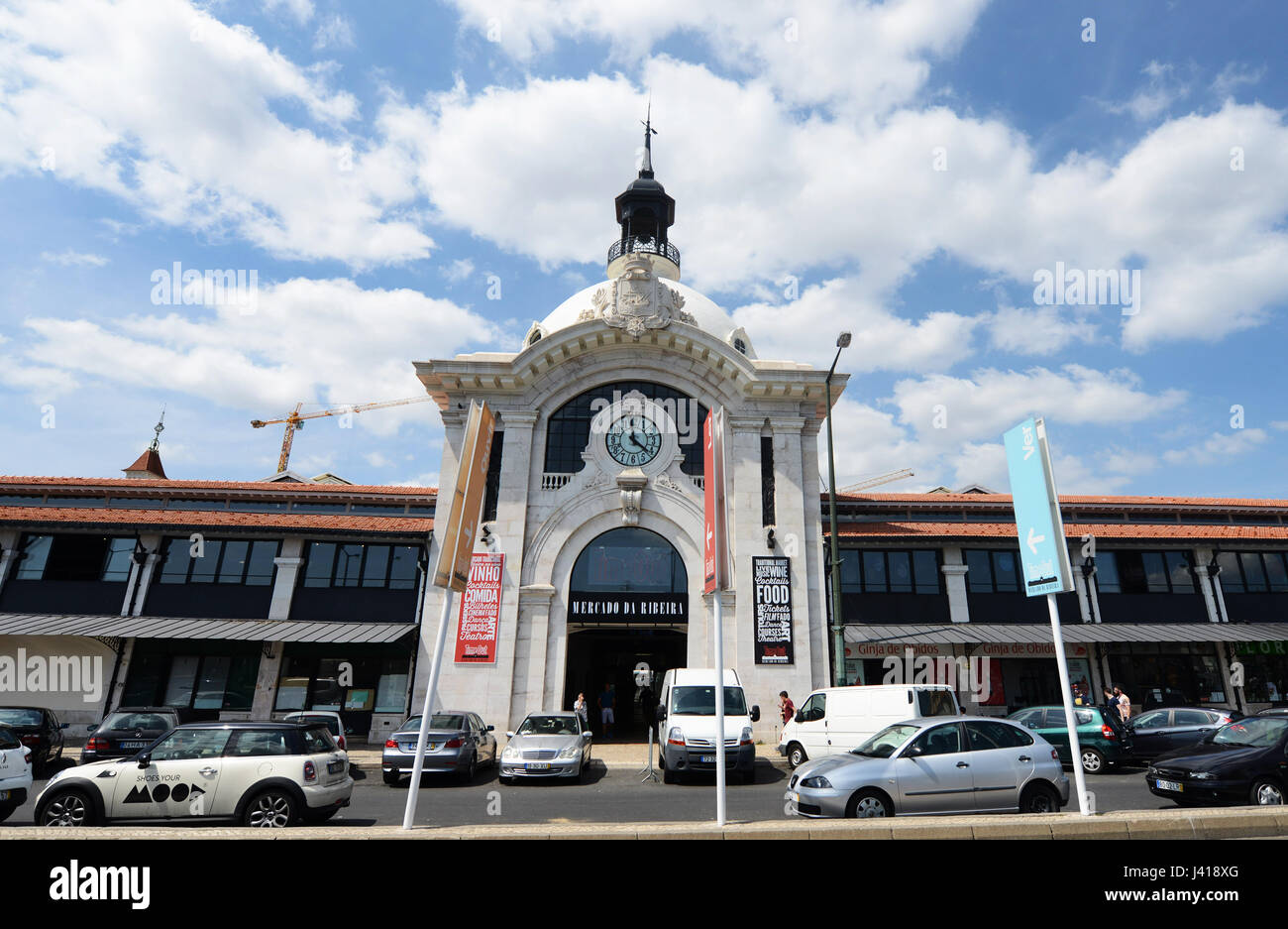 Time Out Lisboa est un marché food hall situé dans le Mercado da Ribeira à Cais do Sodré à Lisbonne, Portugal. Banque D'Images